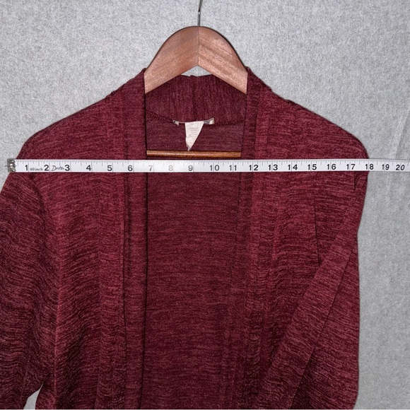 Burgundy Cardigan Sweater with Elegant Design - Picture 3 of 6